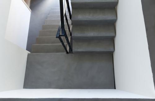 escalier-béton-ciré-gris-artisan-marseille