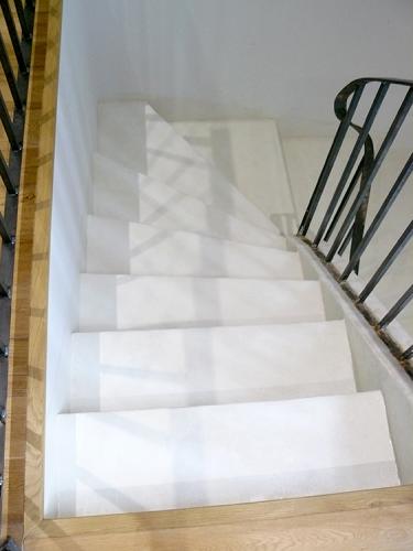 escalier-bétonciré-blanc-artisan