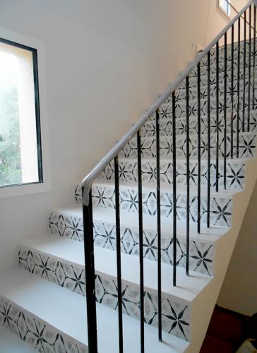 escaliers-béton-ciré-carrelage-motif