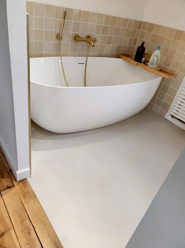 salle de bain béton ciré sol